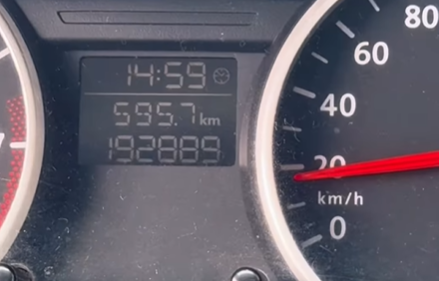 Imagem destacada do post: Placa, música e horário batem e motorista reage surpreso: “coincidência?”