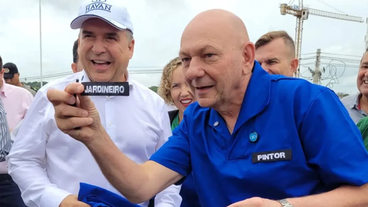 Imagem destacada do post: Véio da Havan e Mabel pintam muro de viaduto em frente nova loja em Goiânia [vídeo]
