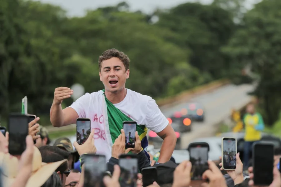 Imagem destacada do post: Nikolas é recebido por multidão em Luziânia e chega ao penúltimo dia da marcha