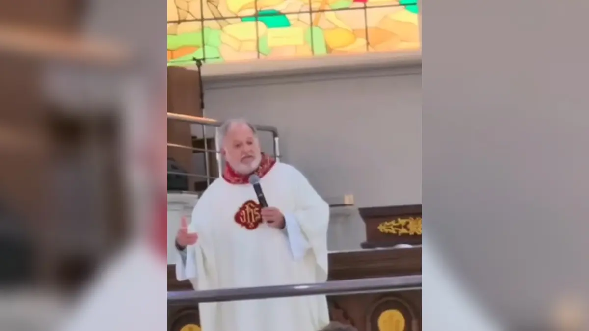 Imagem destacada do post: Homem se irrita com padre que comentou prisão de Maduro durante missa