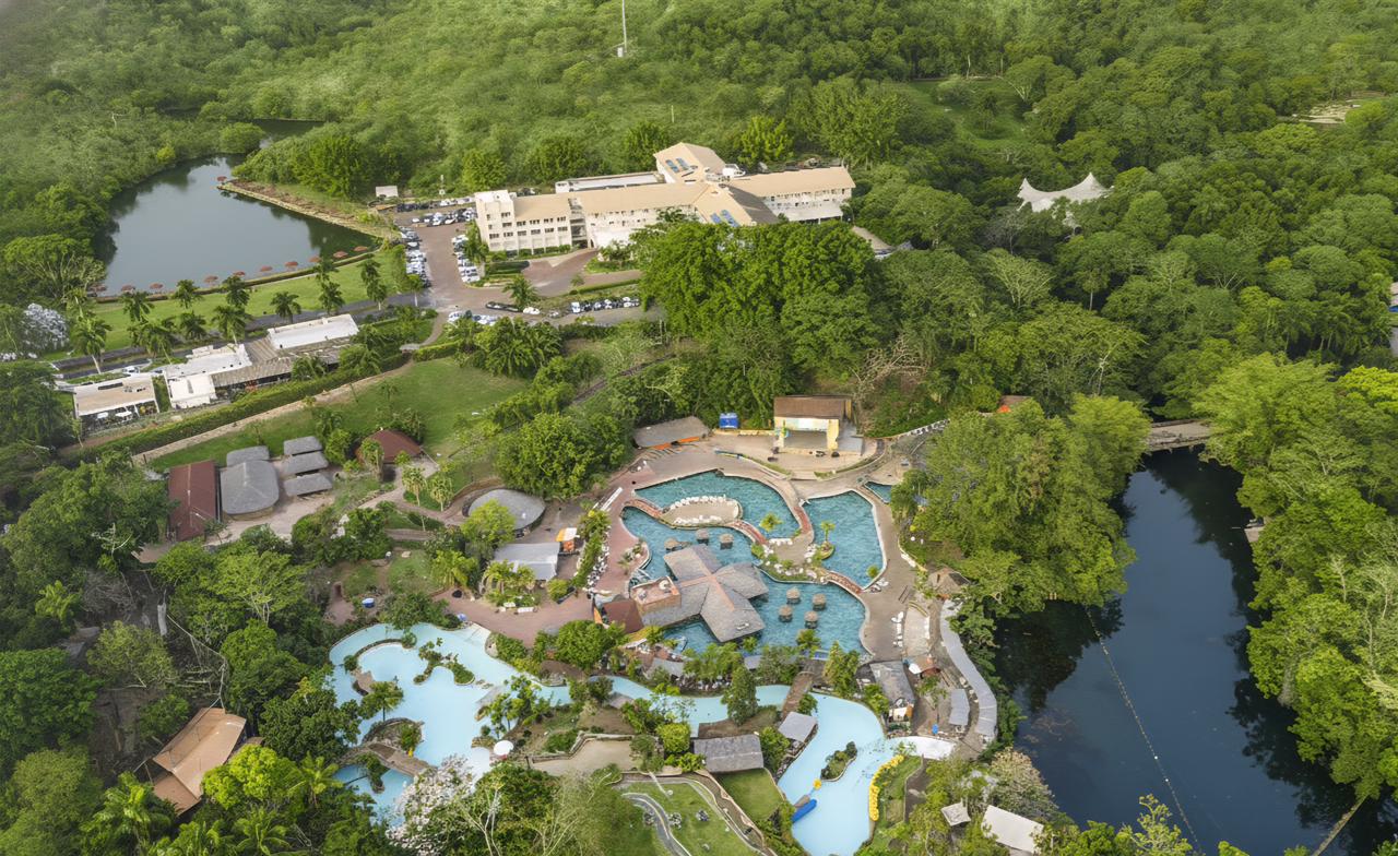 Imagem destacada do post: Rio Quente Resorts e Hot Park abrem mais de 390 vagas de emprego