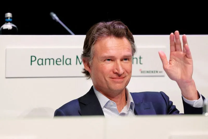 Imagem destacada do post: CEO da Heineken renuncia ao cargo em meio a queda nas vendas e pressão