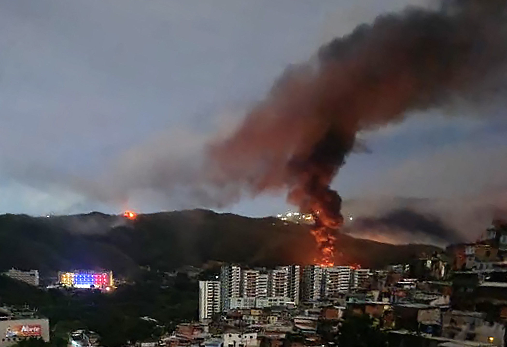 Imagem destacada do post: Veja vídeo do ataque dos Estados Unidos à Venezuela na madrugada de 3 de janeiro