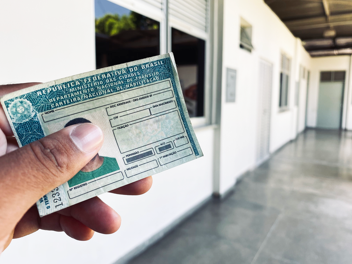 Imagem destacada do post: Detran Goiás deixa de cobrar taxa para emissão da CNH definitiva; o que muda
