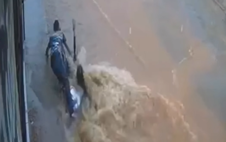 Imagem destacada do post: Mulher e criança são levadas por enxurrada no interior de Goiás [vídeo]