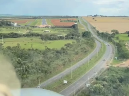 Imagem destacada do post: Piloto registra pouso em fazenda de Gusttavo Lima, na GO-020, em Bela Vista