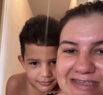 Imagem destacada do post: Filho descobre que foto pode ser revelada e deixa mãe abismada [vídeo]
