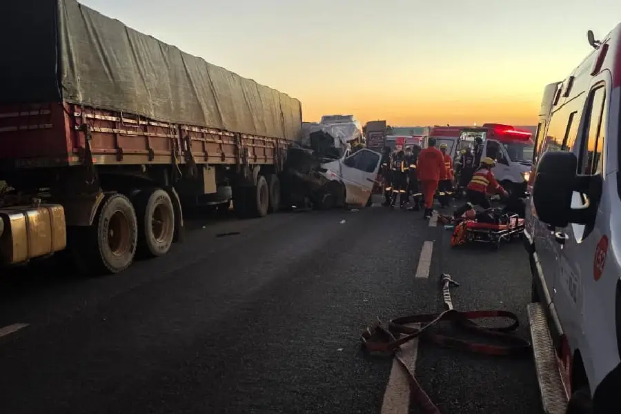 Imagem destacada do post: PRF registra 849 acidentes e mais de 33 mil multas por excesso de velocidade no Carnaval