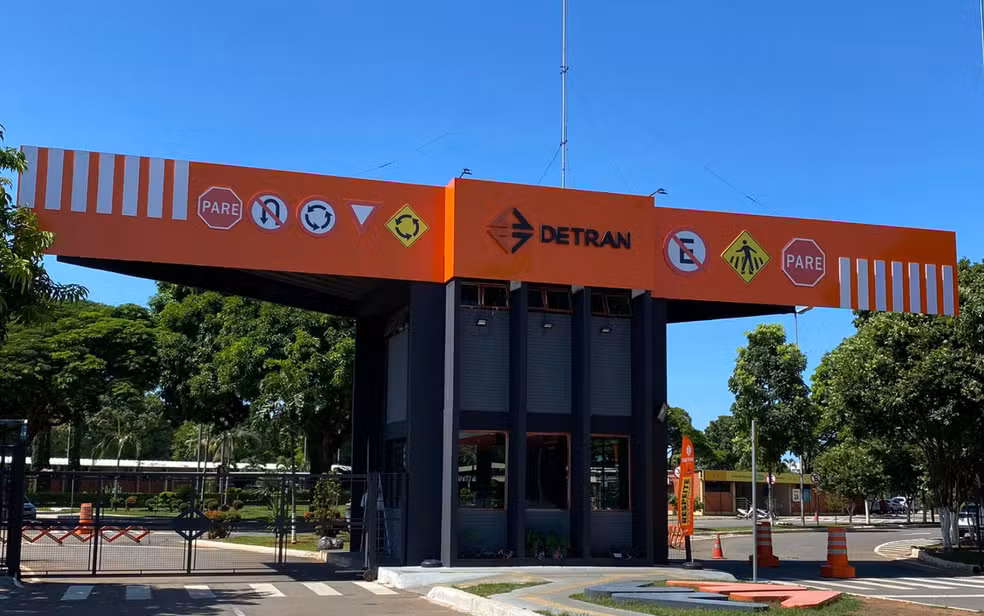 Imagem destacada do post: Prova teórica online para tirar a primeira CNH começa a ser aplicada em Goiás