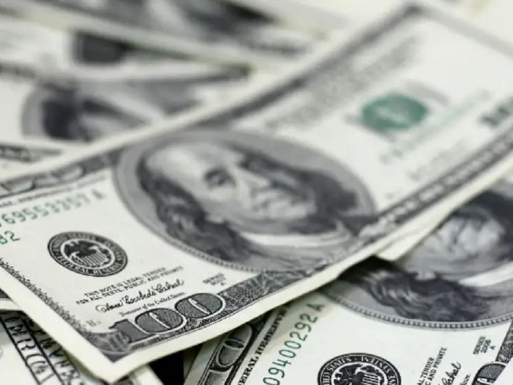 Imagem destacada do post: Dólar cai para R$ 5,12 e atinge menor valor em 21 meses; Bolsa recua 0,13%