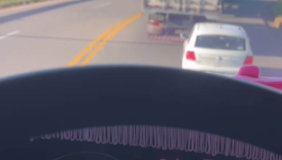 Imagem destacada do post: Motorista flagra perigo no ponto cego do caminhão e vídeo repercute na web