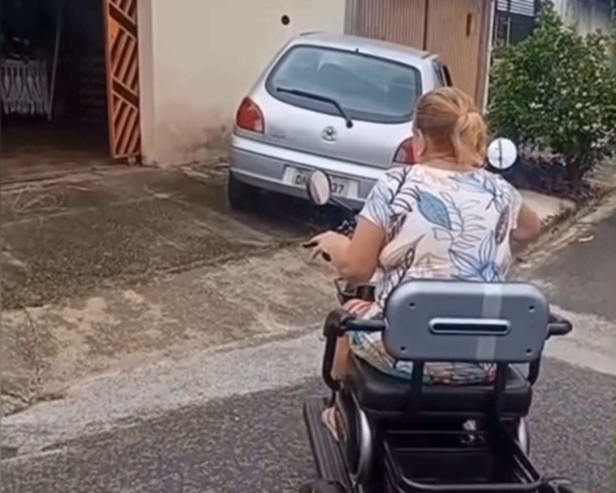 Imagem destacada do post: Idosa se confunde com freio e acelerador e ‘aventura’ termina em susto