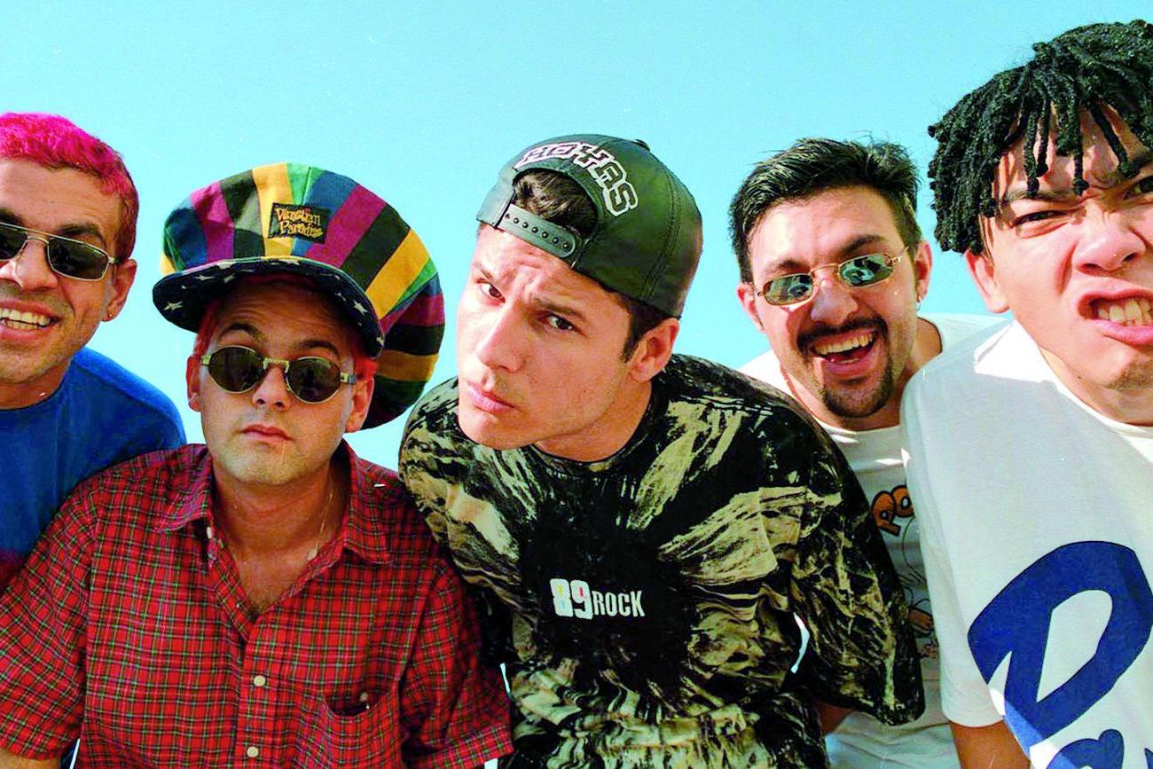 Imagem destacada do post: 30 anos sem Mamonas: IA revela como estariam os integrantes da banda hoje