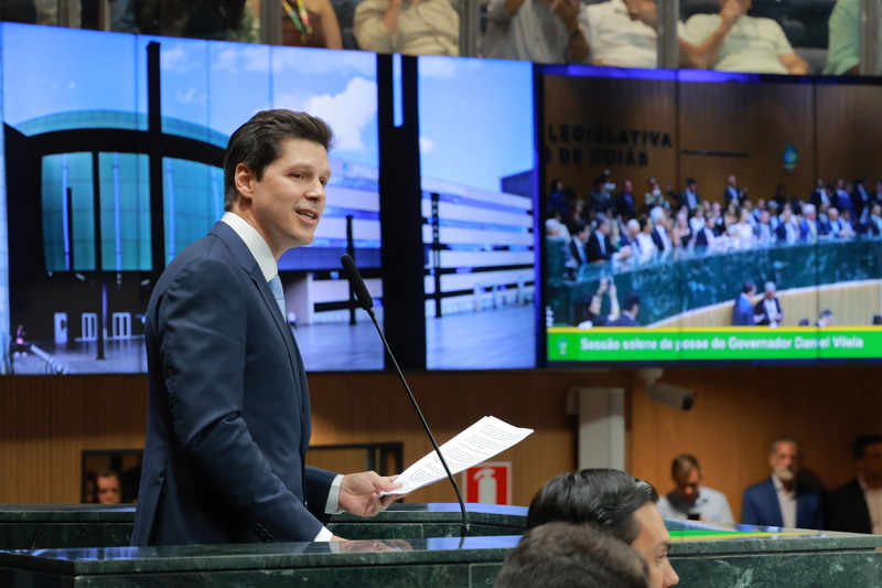 Imagem destacada do post: Caiado renuncia e Daniel Vilela toma posse como governador; veja cobertura completa