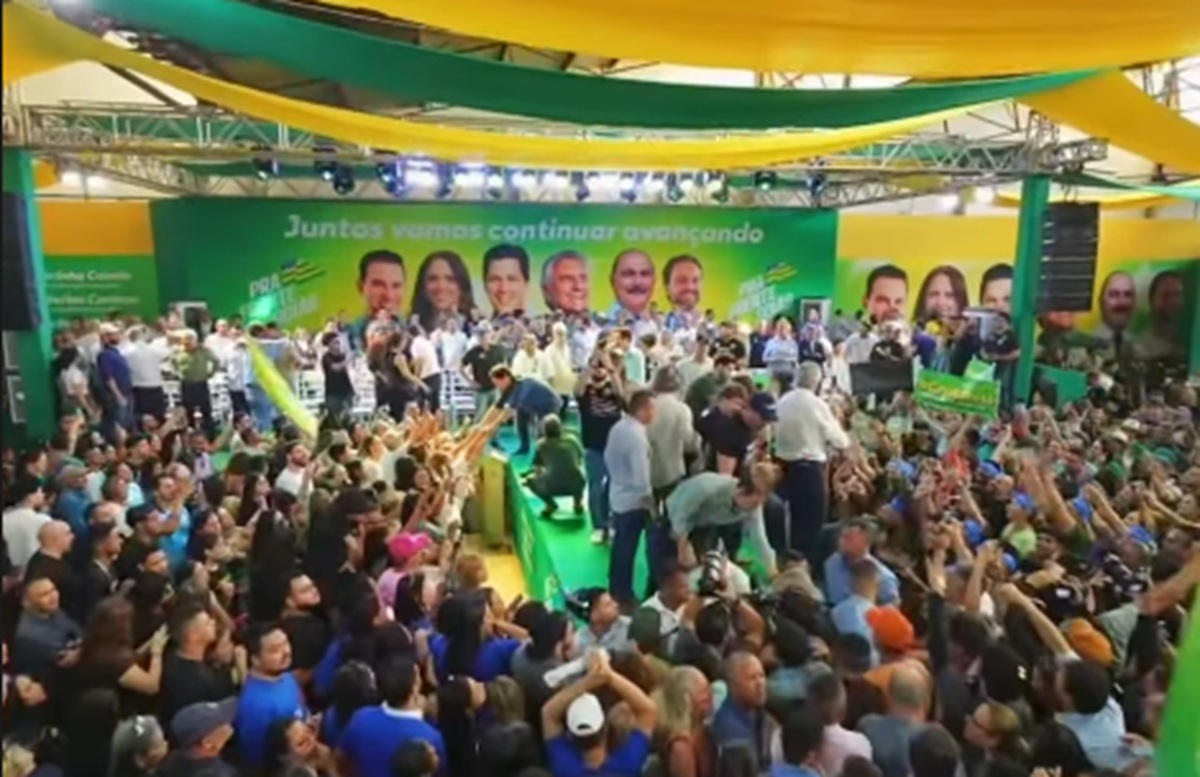 Imagem destacada do post: Encontro em Luziânia reúne multidão e mostra força do grupo governista; veja vídeo