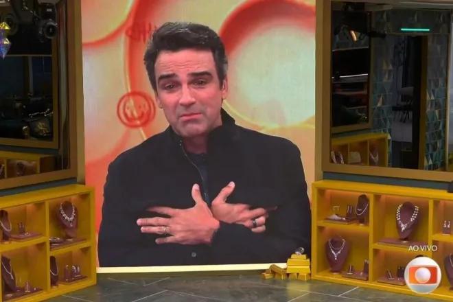Imagem destacada do post: Tadeu Schmidt quebra protocolo e compartilha luto com Ana Paula no BBB
