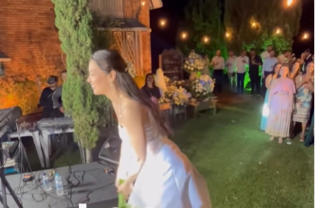 Imagem destacada do post: Noiva joga o buquê e destino surpreende convidados: “é o destino”; veja vídeo