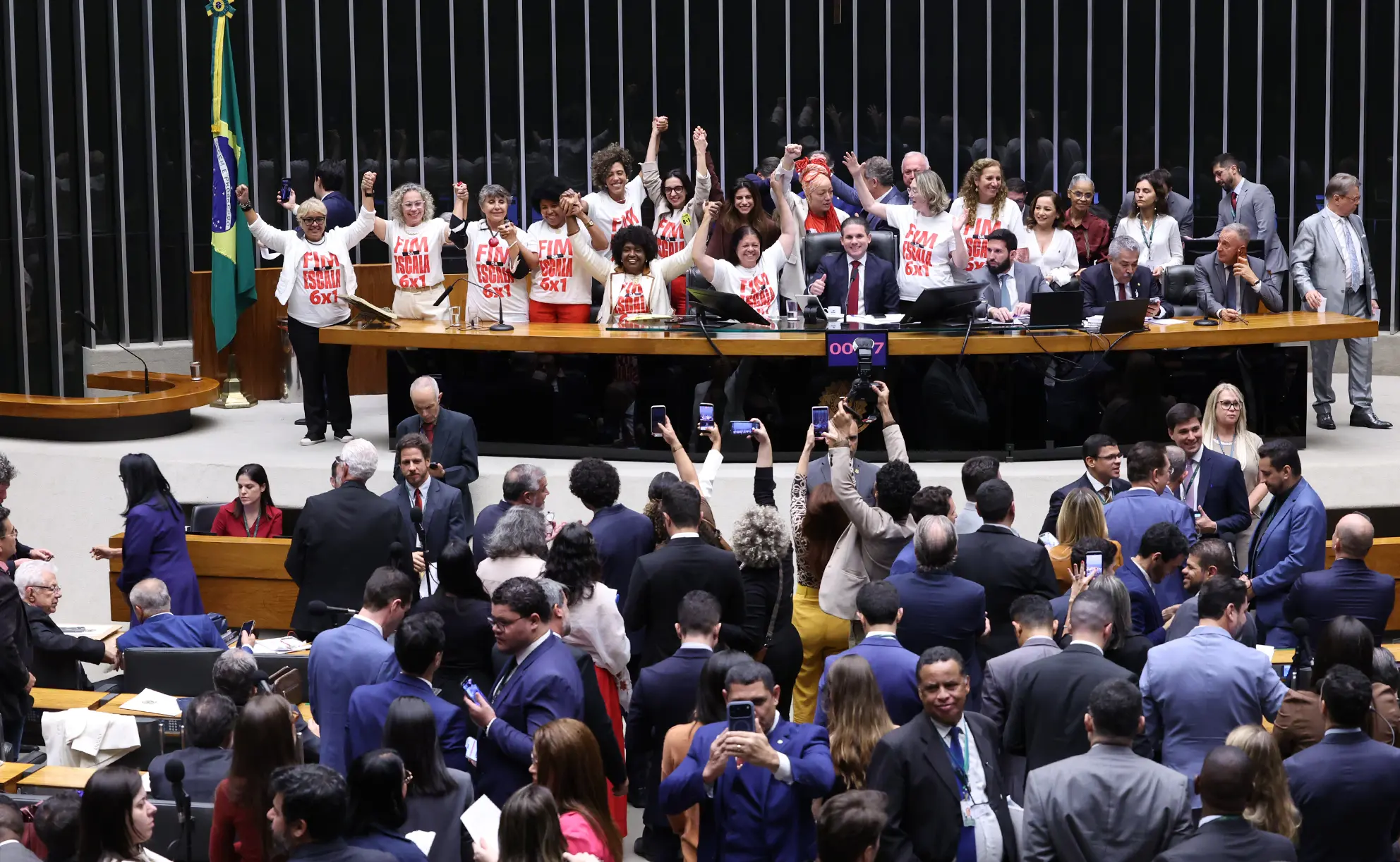 Câmara aprova fim da escala 6×1 que reduz jornada de trabalho