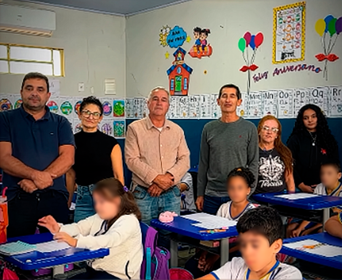 Escola de Passa Quatro ganha novo mobiliário com 300 carteiras escolares