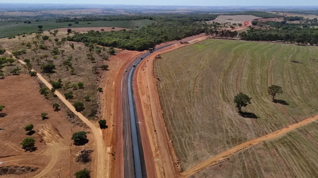 Obras de pavimentação da GO-219 em dois trechos seguem em ritmo acelerado