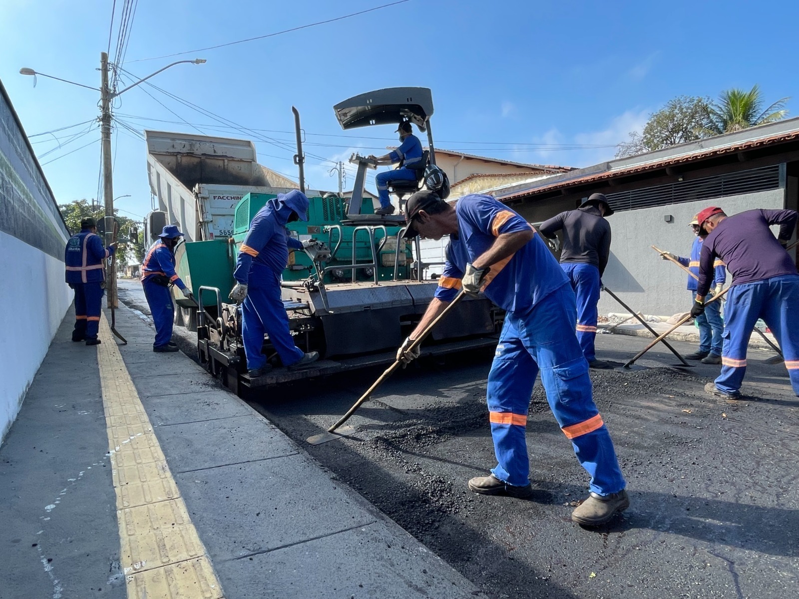 Ruas do Parque das Laranjeiras em Goiânia recebem recapeamento