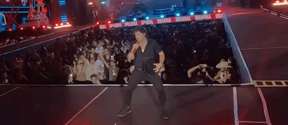 Natanzinho Lima traz o brega pra Goiânia e arrasta multidão na Pecuária; veja vídeo