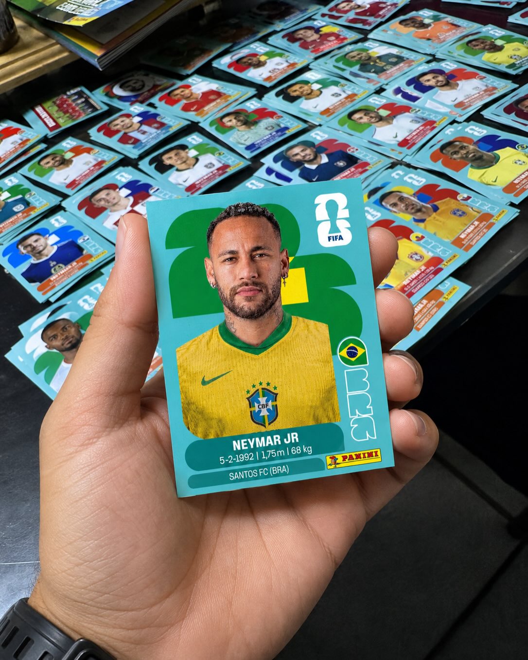 Panini vai atualizar álbum de figurinhas da Copa após convocação de Neymar