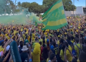 Brasileiros pintam ruas de Miami de verde e amarelo para o 3º jogo na Copa