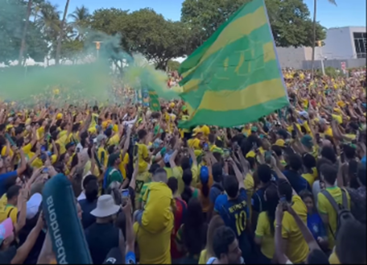 Brasileiros começam a pintar ruas de Miami de verde e amarelo para o terceiro jogo na Copa