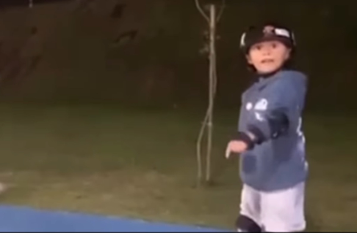 Imagem destacada do post: Menino cai de patins e faz pedido inusitado pra mãe: ‘apaga isso aí, apaga’