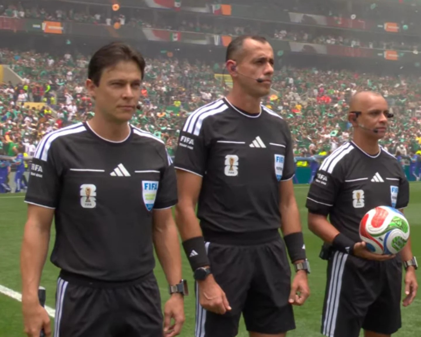 Com bela-vistense em campo, trio de arbitragem brasileiro estreia na Copa