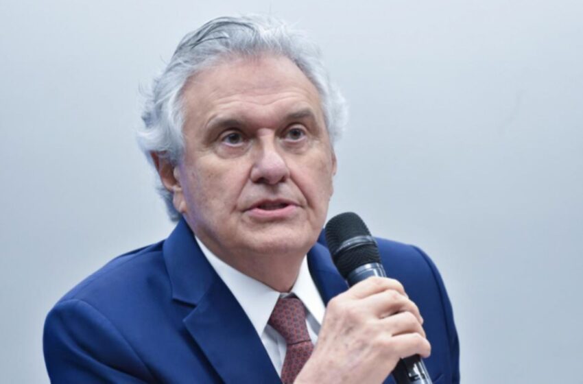 “Eles jogam o mesmo jogo”, diz Caiado sobre Lula e Flávio [Bolsonaro]; veja vídeo
