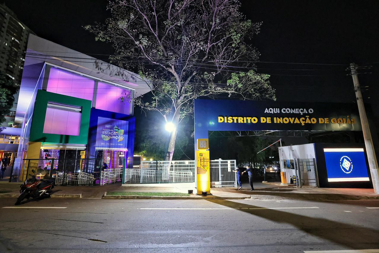 Governo de Goiás cria Distrito de IA em Goiânia e projeta mais de 1,4 mil empregos