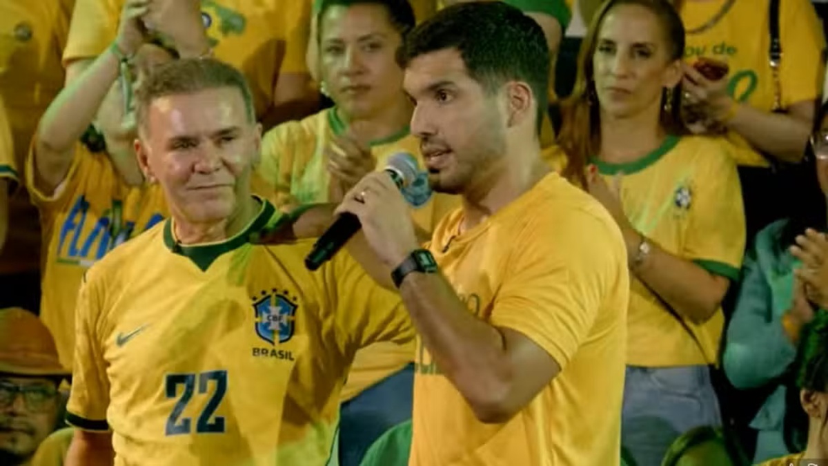 Deputado chama Bolsonaro de “nosso galego”, em indireta a Michelle durante ato do PL
