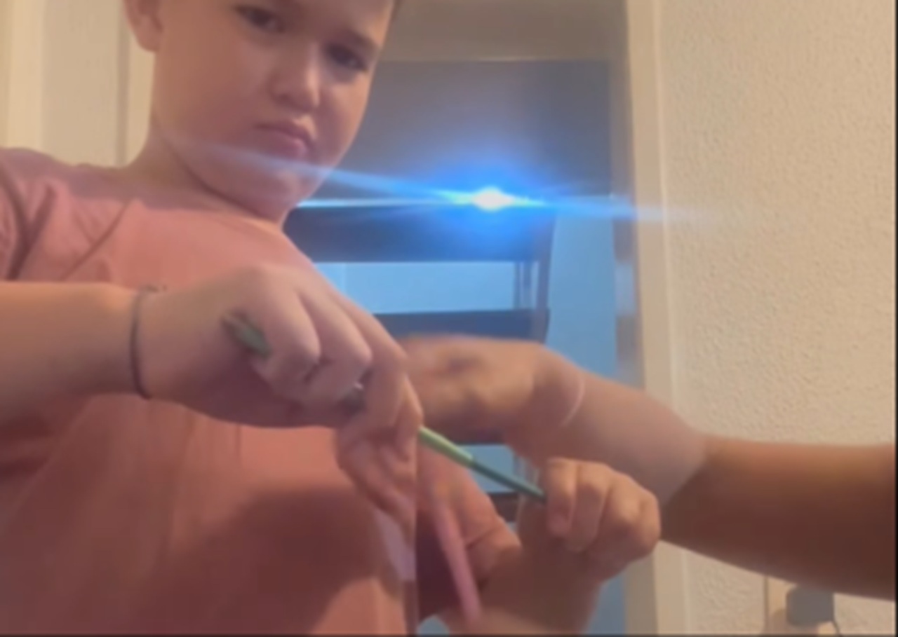 Filho descobre como mãe ‘farmava aura’ antigamente e reação diverte