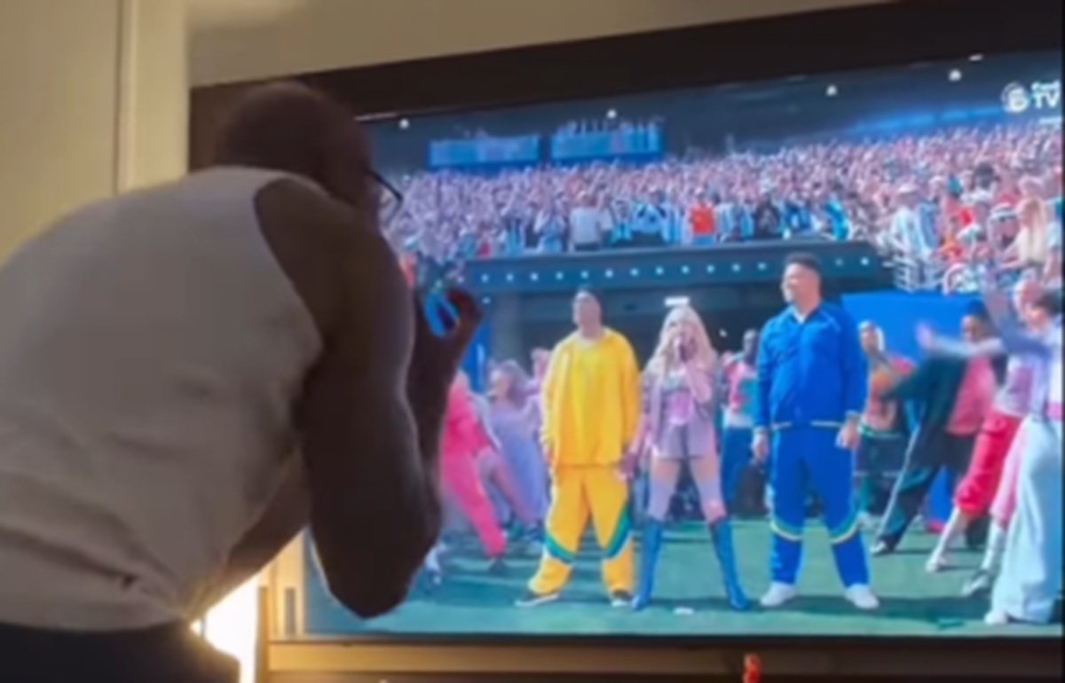 Brasileiro viraliza ao reagir a show da final da Copa: “era pra ser a gente”; veja vídeo