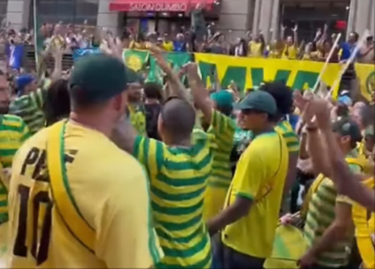 Torcida brasileira recria ‘Remada da Noruega’ com ‘Créu’ e canta ‘Se a Canoa não virar’ [vídeo]