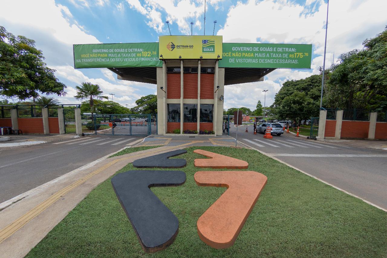 Detran-GO divulga lista de motoristas em processo de suspensão da CNH; veja