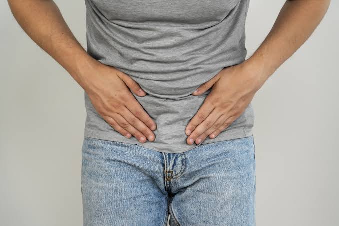 Hérnia inguinal: entenda o problema comum que levou o cantor Henrique a fazer cirurgia 