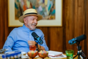 Lula sinaliza que não irá a debates no 1º turno ‘pra ouvir bobagem’; veja vídeo