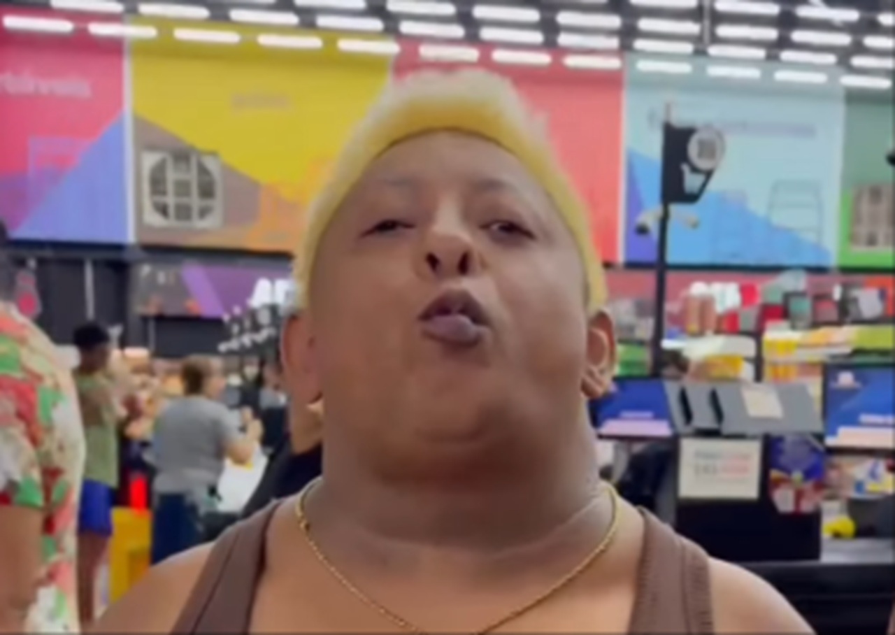 Influenciadora Patixa Teló tira fotos com fãs e grava em supermercado na região da GO-020 [vídeo]