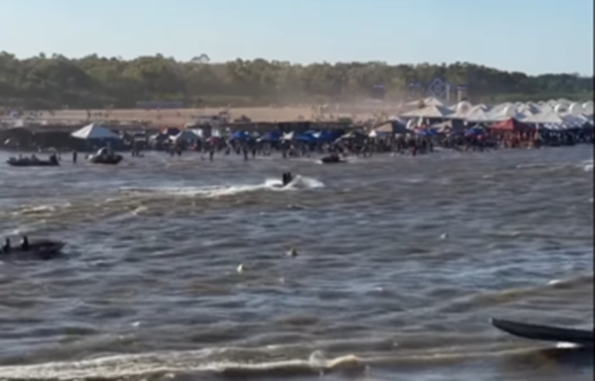 Praia do Cavalo e Praia do Índio, ficam lotadas no Rio Araguaia, em dia de gravação de DVD [vídeo]