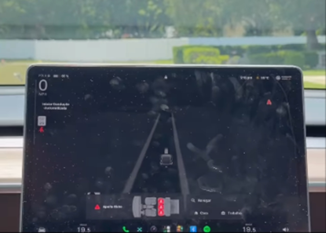 Imagem destacada do post: Tesla detecta pessoas em cemitério vazio e assusta motoristas; veja vídeo