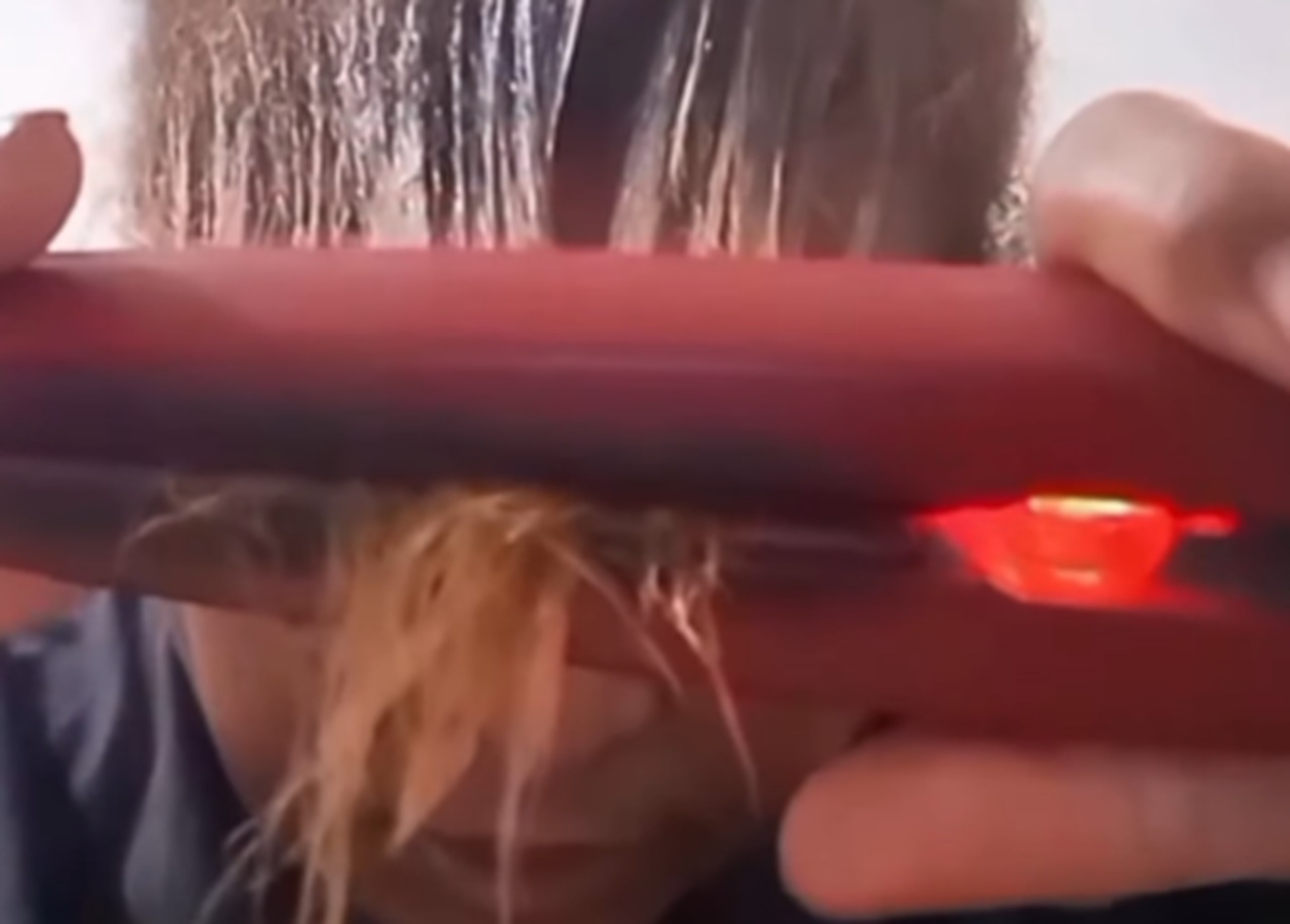 Moradora de Trindade viraliza ao passar ‘chapinha’ superaquecida no cabelo