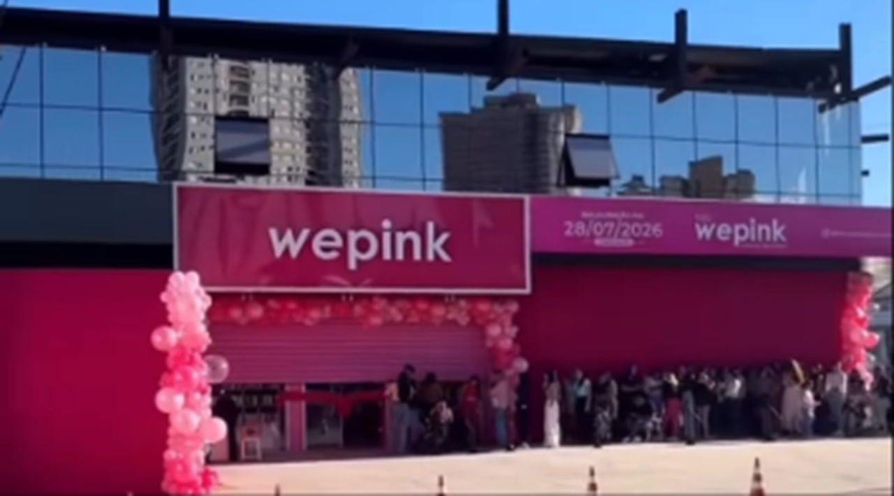 Dezenas formam fila para participar de inauguração da primeira loja da WePink em Goiânia; veja vídeo