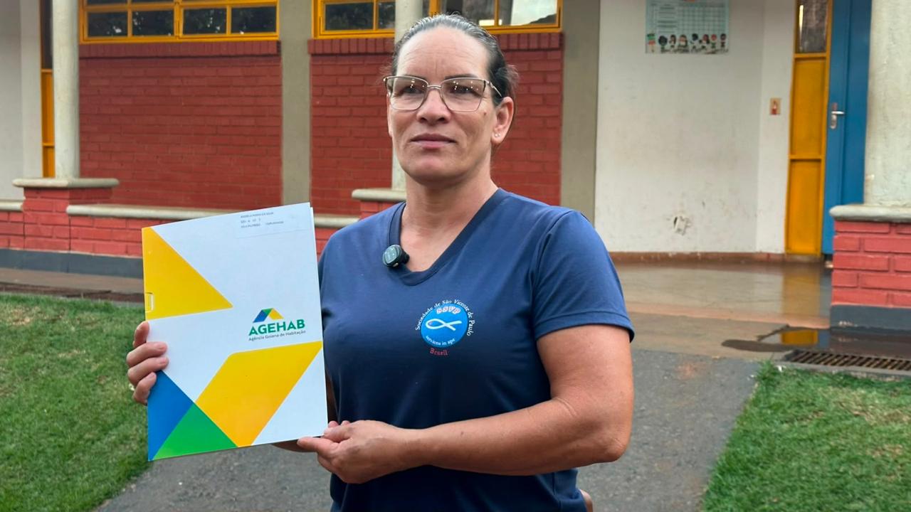 Moradores de Piracanjuba recebem escrituras de imóveis nesta semana