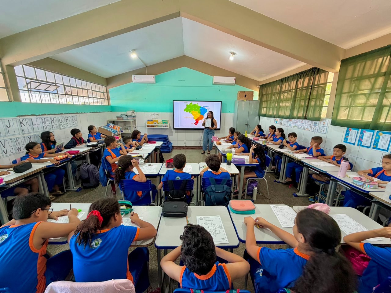 Apenas 2% das escolas pararam no 2º dia de greve da educação em Goiânia