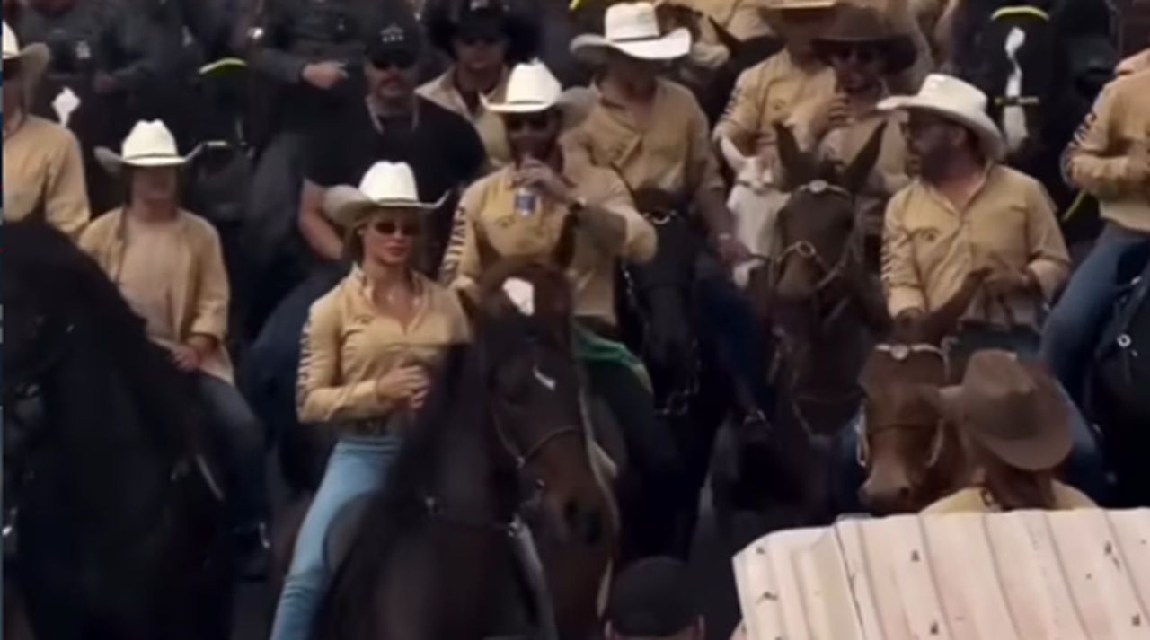 Gusttavo Lima comanda Cavalgada do Embaixador em Barretos [vídeo]