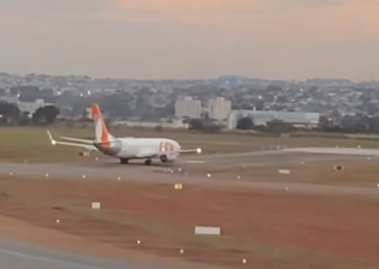 “Agora vai dar seta pra direita”: Homem viraliza ao narrar decolagem em Goiânia [vídeo]