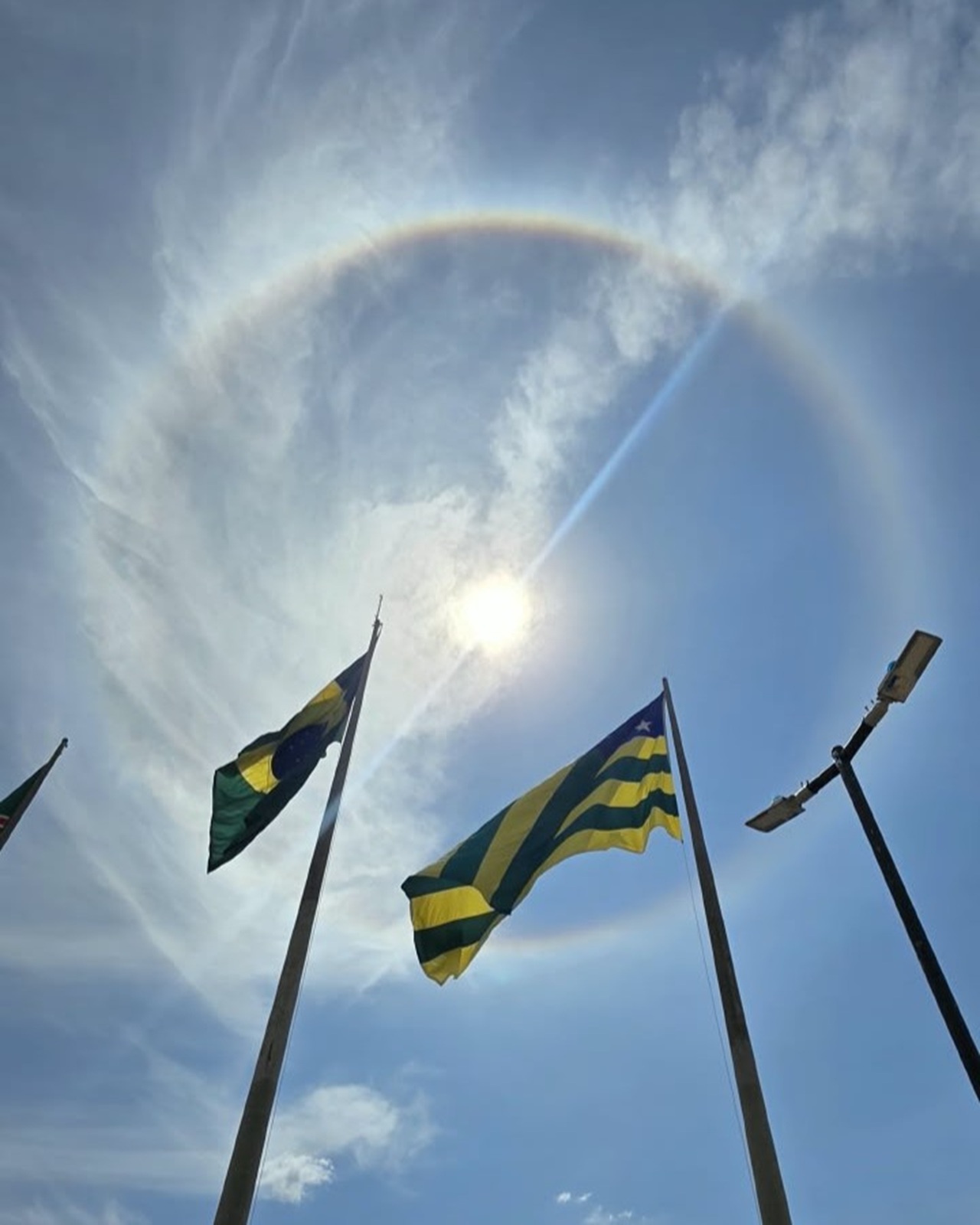 Círculo ao redor do sol chama atenção no céu de Goiânia; entenda